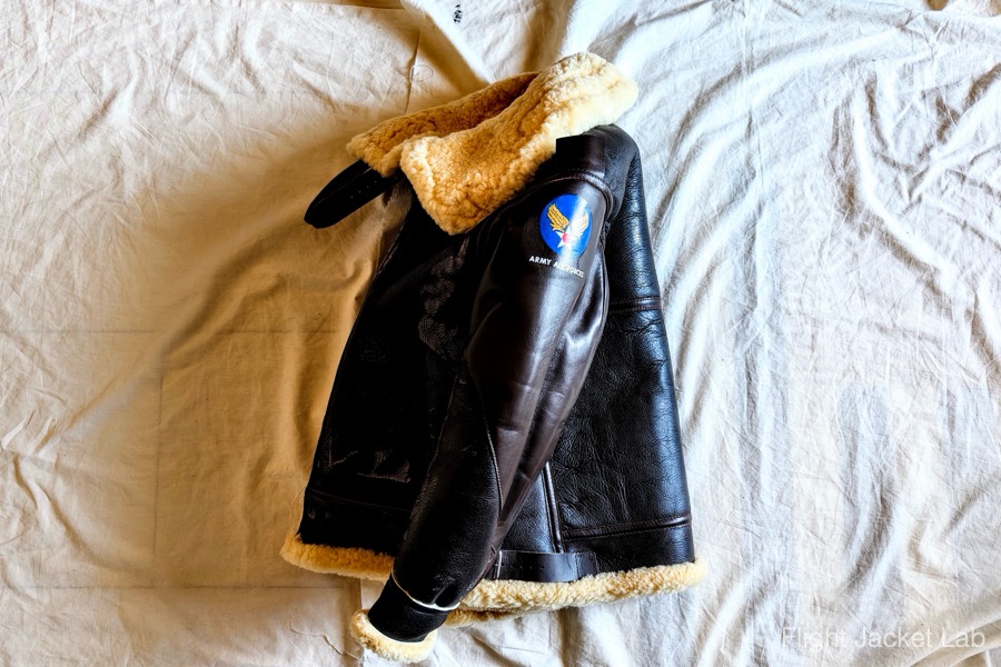 旧リアルマッコイズ1991年製B-3の側面