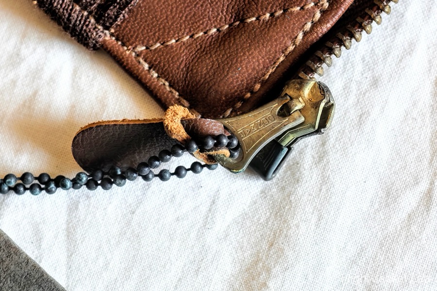 旧リアルマッコイズ1994年製A-2(J.A. DUBOW実名復刻)のファスナー